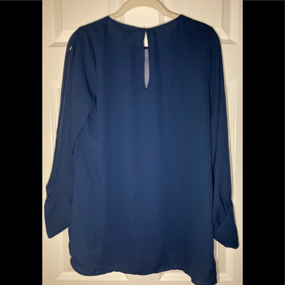 NWT Express navy blue hi-low shear top with open slit sleeves. - Picture 9 of 9
